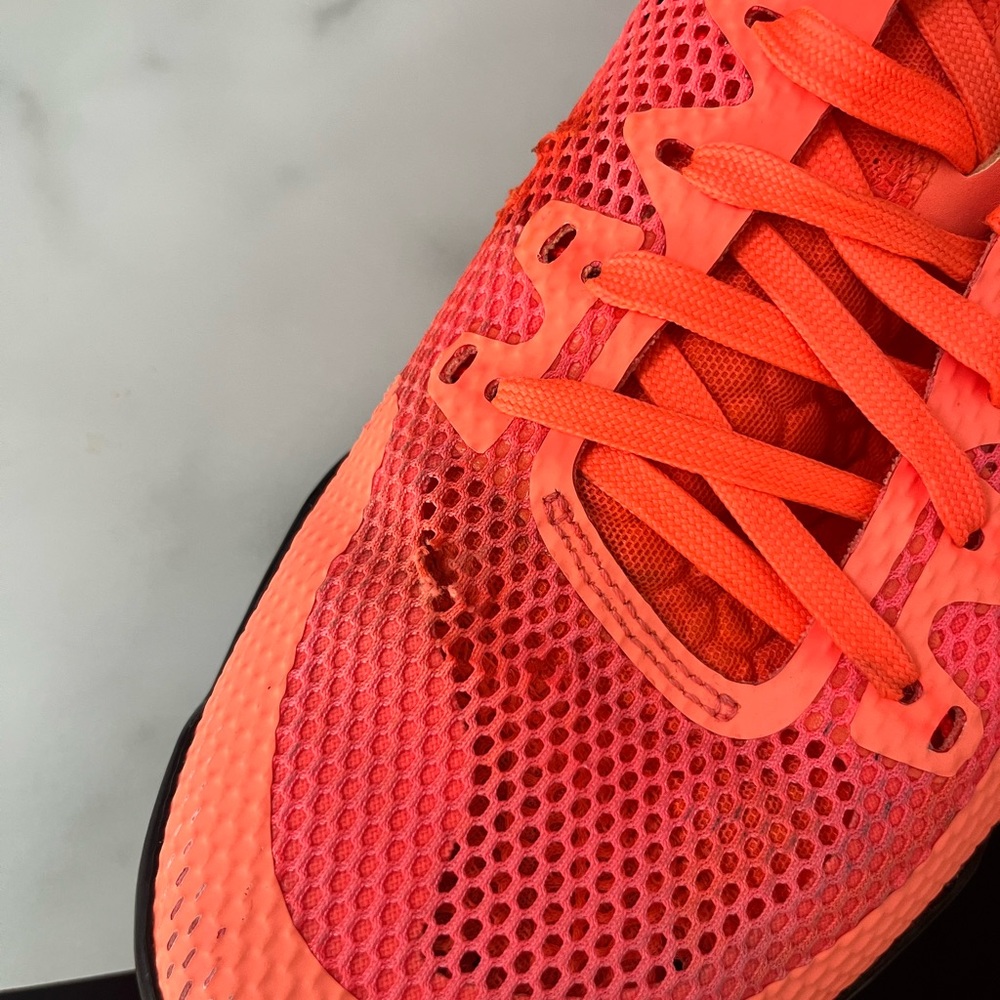 kobe 11 Barcelona basketball shoe - Picture 3 of 7